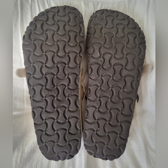 BIRKENSTOCK Birkis Dorian Cream Crisscross Clog Size: 9 - Picture 9 of 9